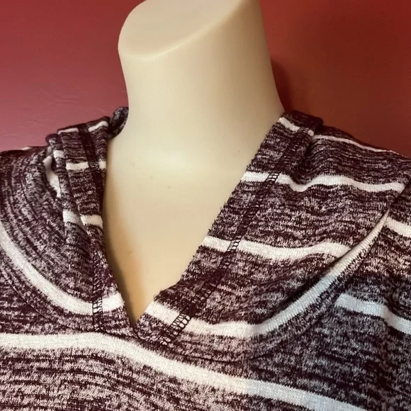 Like new Market & Spruce striped hooded quarter length sleeve top - Picture 3 of 13